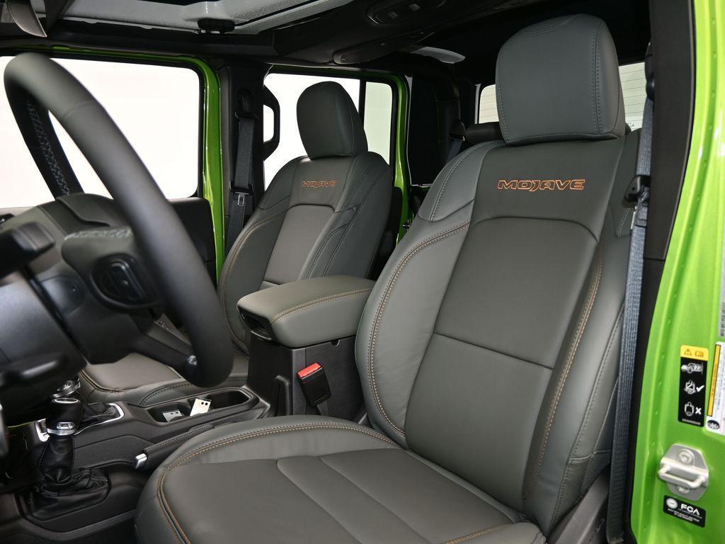 new 2025 Jeep Gladiator car
