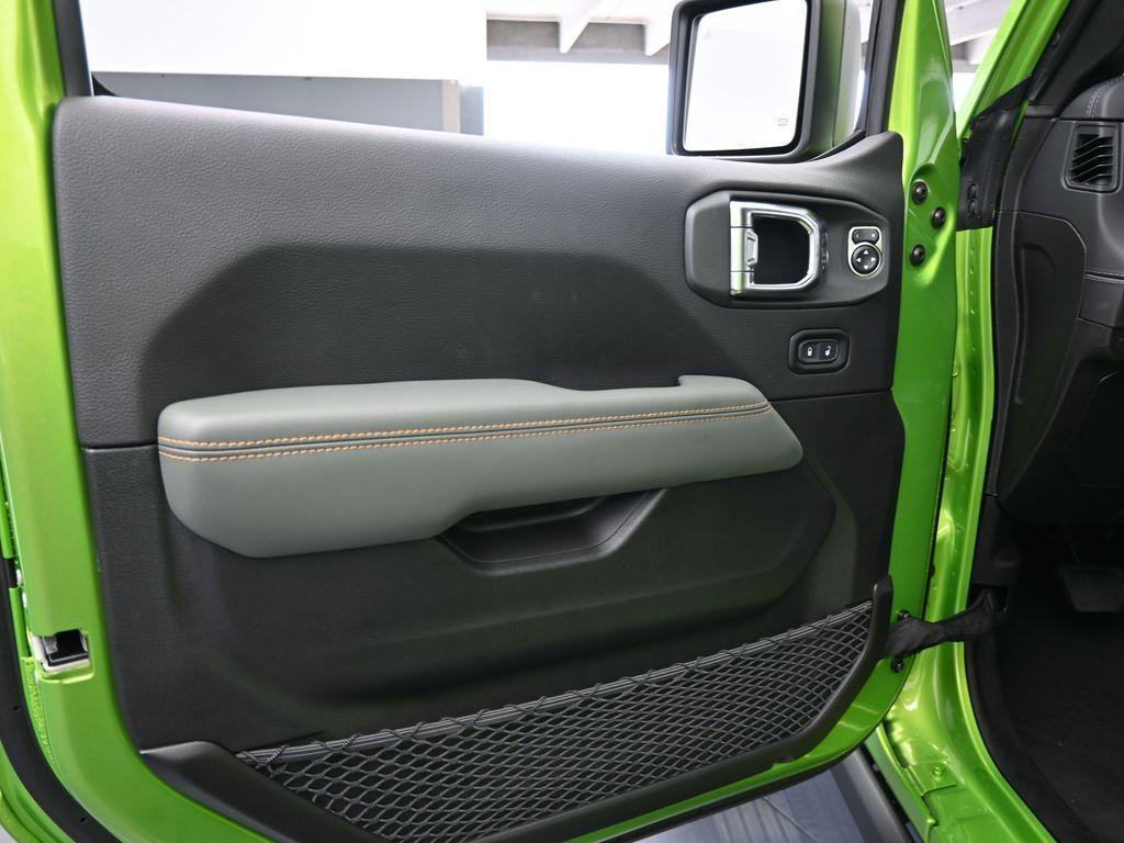 new 2025 Jeep Gladiator car