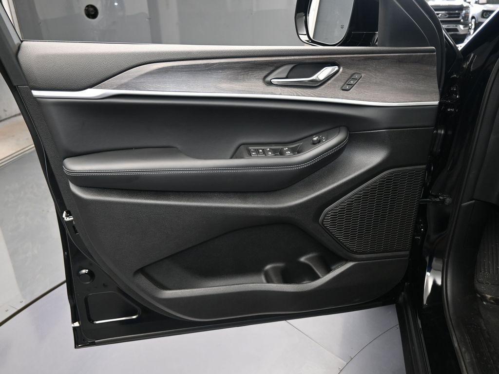 new 2025 Jeep Grand Cherokee car