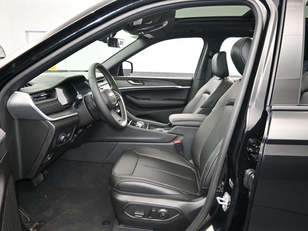 new 2025 Jeep Grand Cherokee car