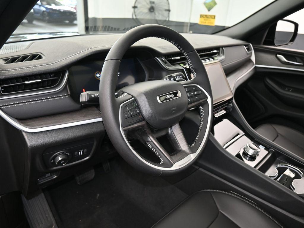 new 2025 Jeep Grand Cherokee car