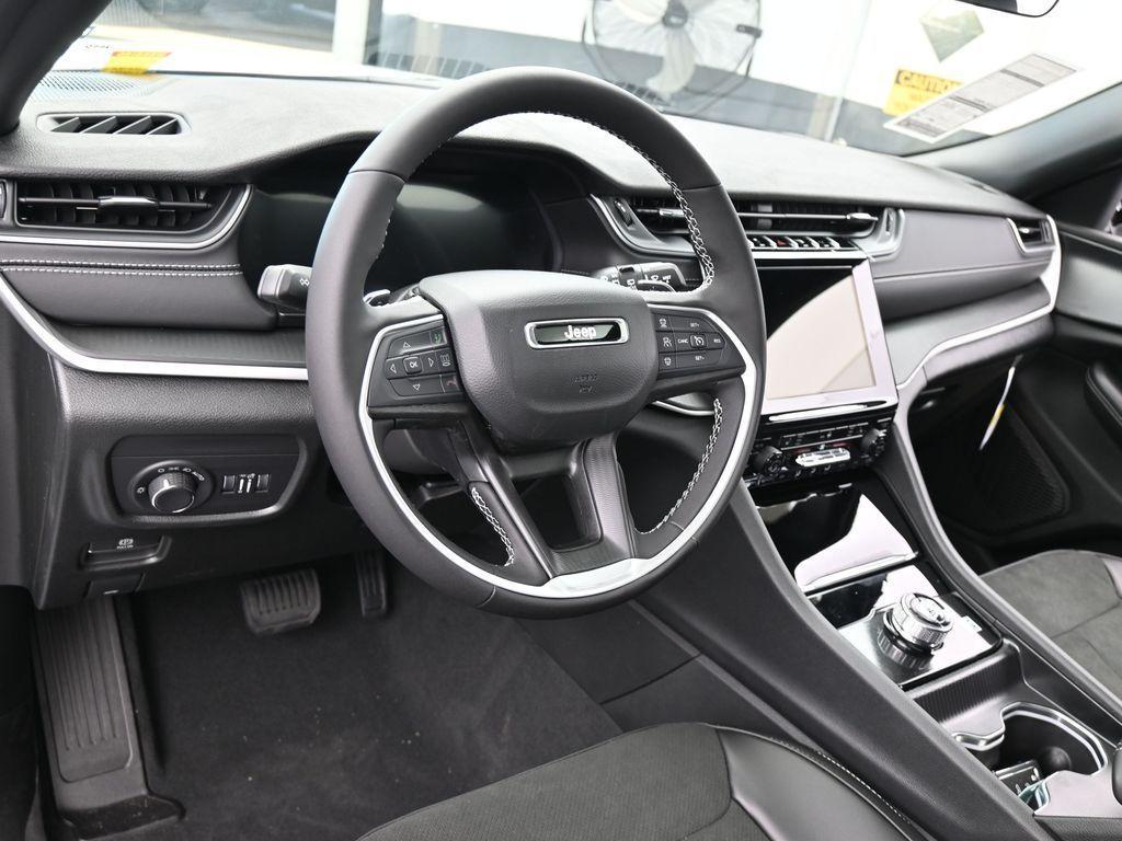 new 2025 Jeep Grand Cherokee L car