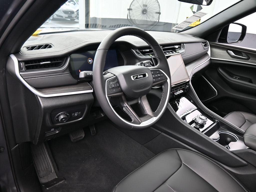 new 2025 Jeep Grand Cherokee car