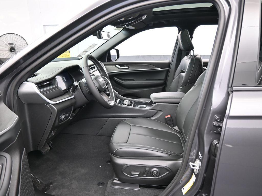 new 2025 Jeep Grand Cherokee car