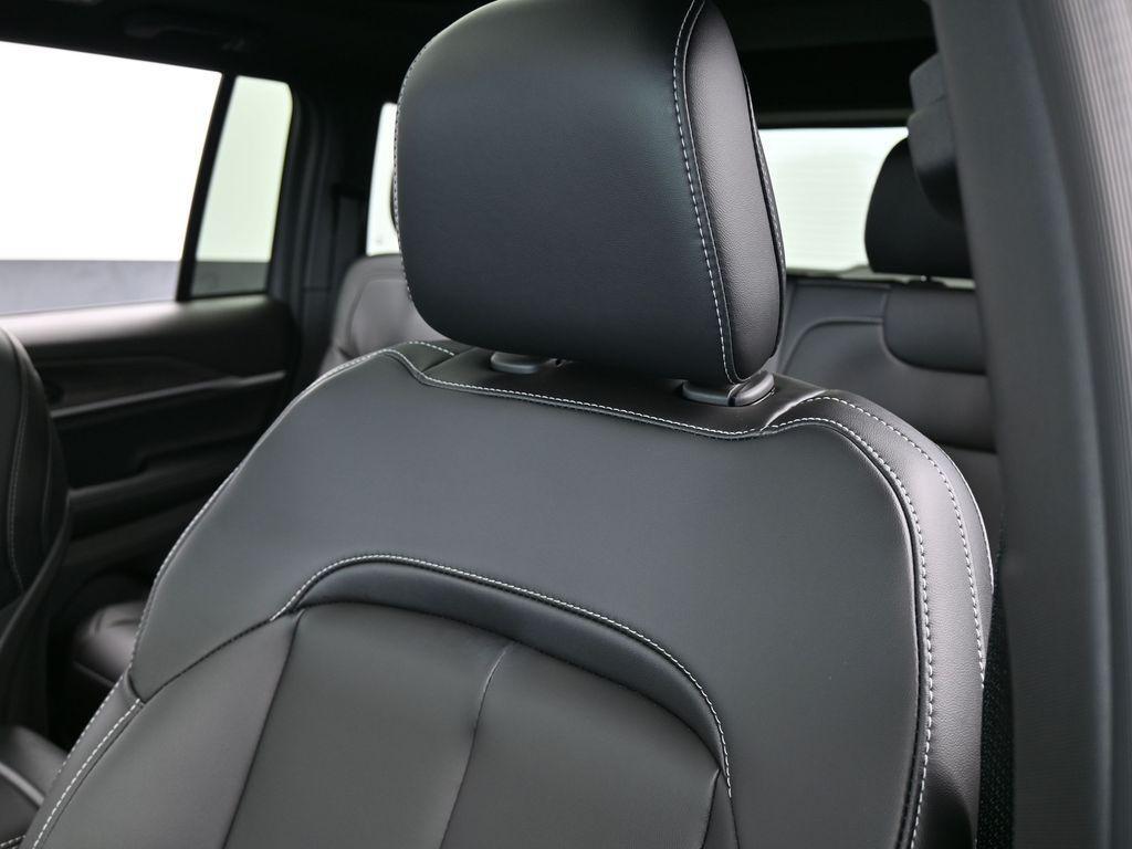 new 2025 Jeep Grand Cherokee car