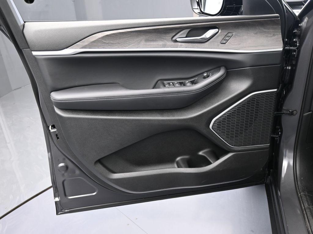 new 2025 Jeep Grand Cherokee car