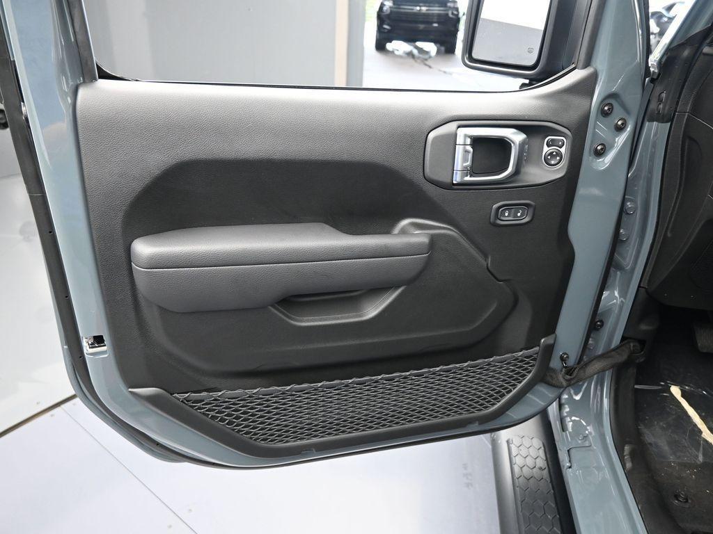 new 2025 Jeep Wrangler car