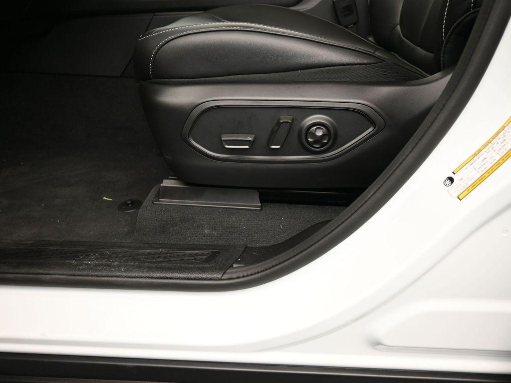 new 2025 Jeep Grand Cherokee L car