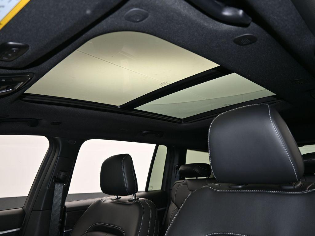 new 2025 Jeep Grand Cherokee L car