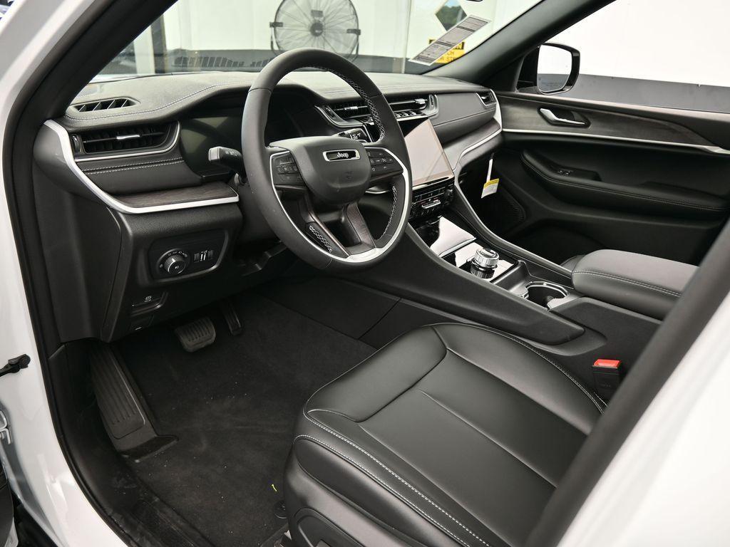 new 2025 Jeep Grand Cherokee L car