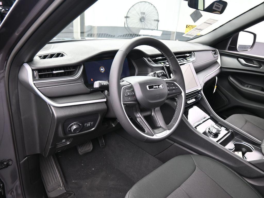 new 2025 Jeep Grand Cherokee L car
