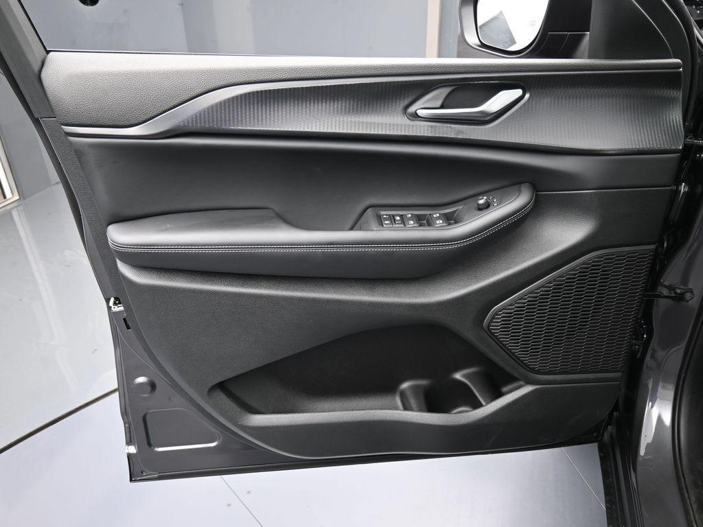 new 2025 Jeep Grand Cherokee L car