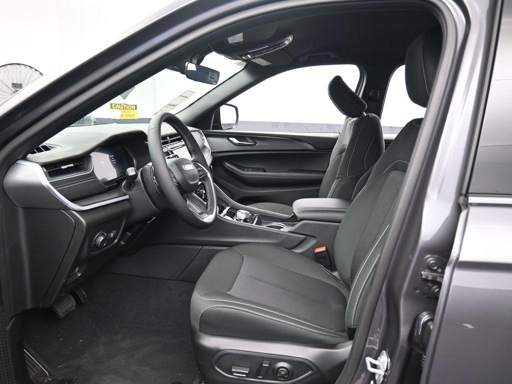 new 2025 Jeep Grand Cherokee L car