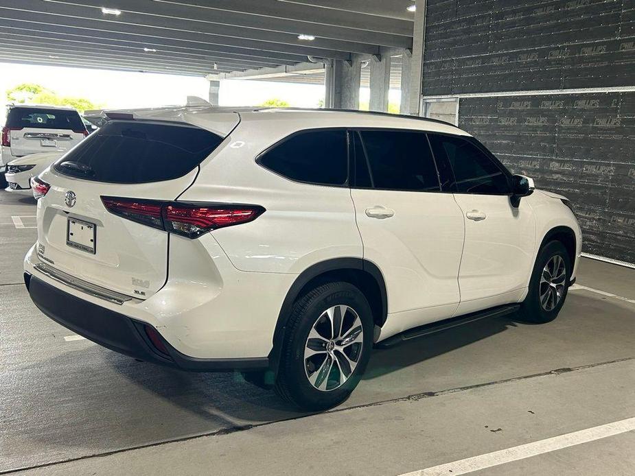 used 2021 Toyota Highlander car, priced at $38,375