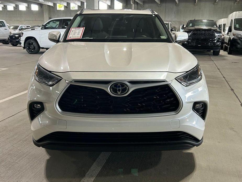 used 2021 Toyota Highlander car, priced at $38,375