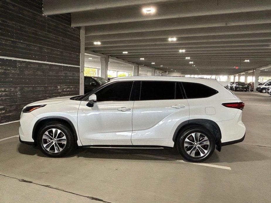 used 2021 Toyota Highlander car, priced at $38,375