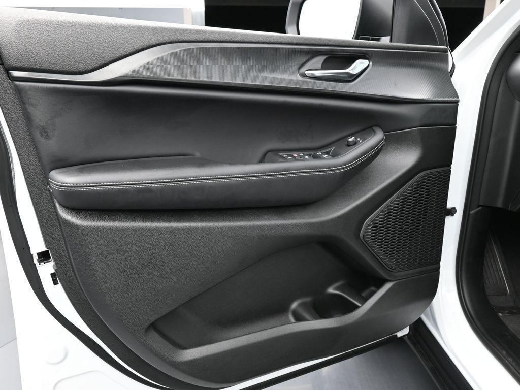 new 2024 Jeep Grand Cherokee L car, priced at $41,173