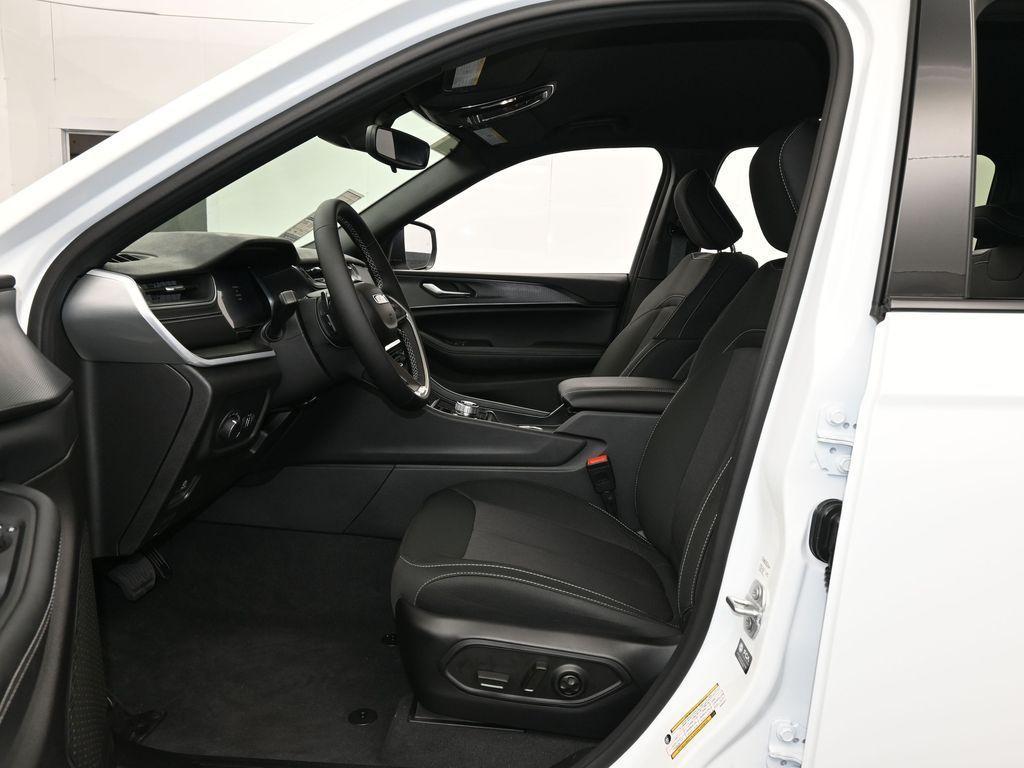 new 2024 Jeep Grand Cherokee L car, priced at $41,173