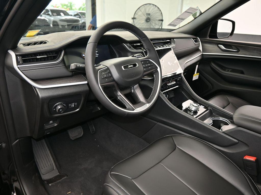 new 2025 Jeep Grand Cherokee L car