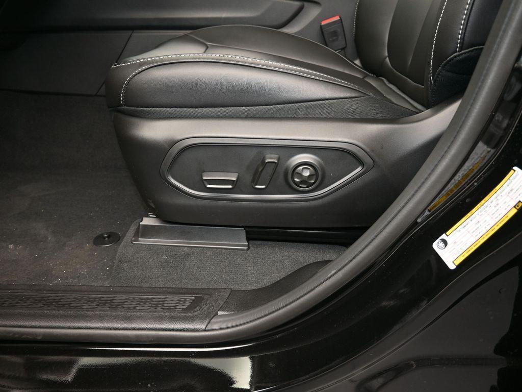 new 2025 Jeep Grand Cherokee L car