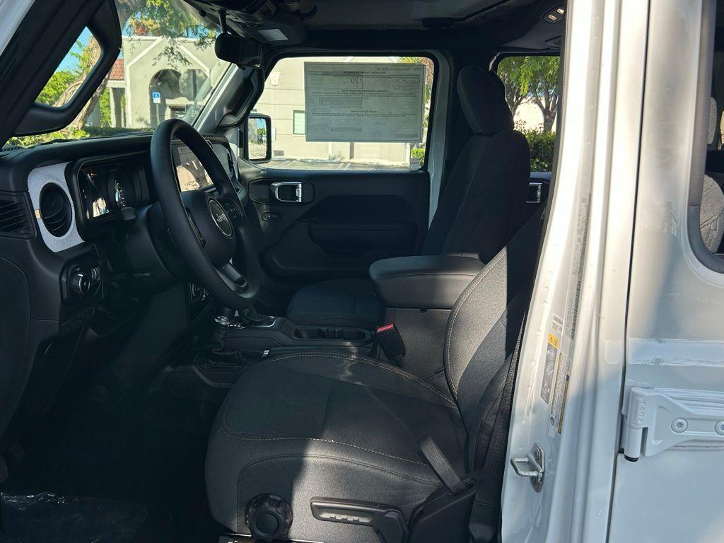 new 2025 Jeep Wrangler car