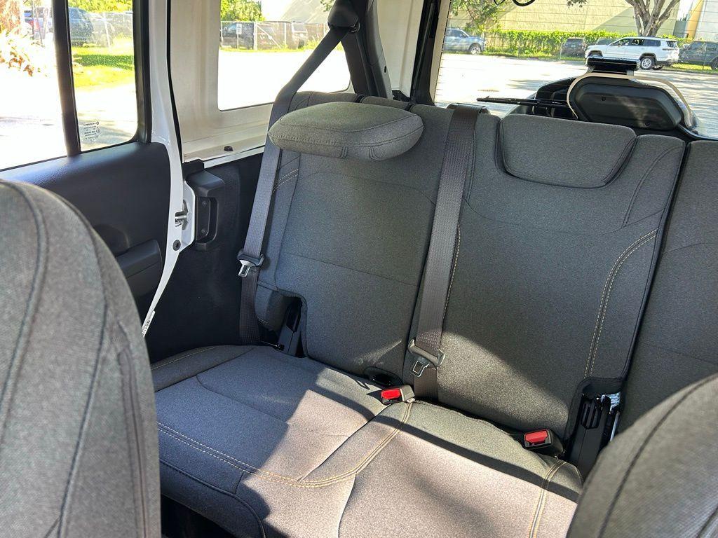 new 2025 Jeep Wrangler car