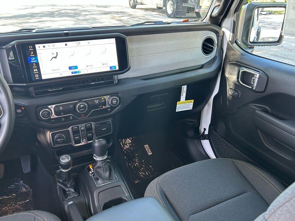 new 2025 Jeep Wrangler car