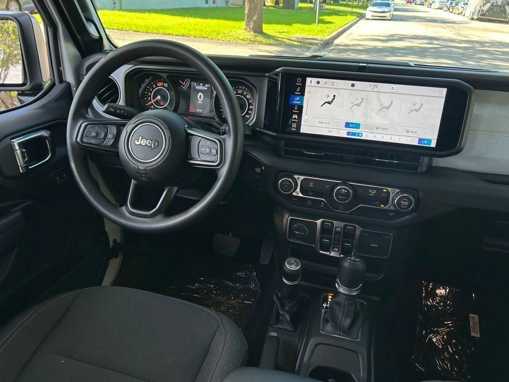 new 2025 Jeep Wrangler car