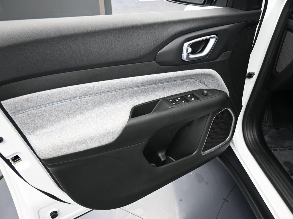 new 2025 Jeep Compass car, priced at $28,701