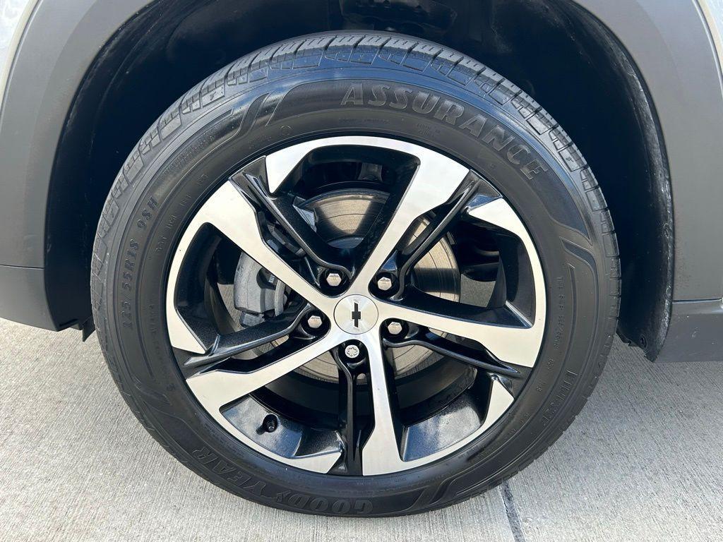 used 2024 Chevrolet Trax car, priced at $17,900