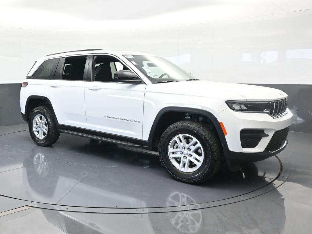 new 2025 Jeep Grand Cherokee car, priced at $37,517