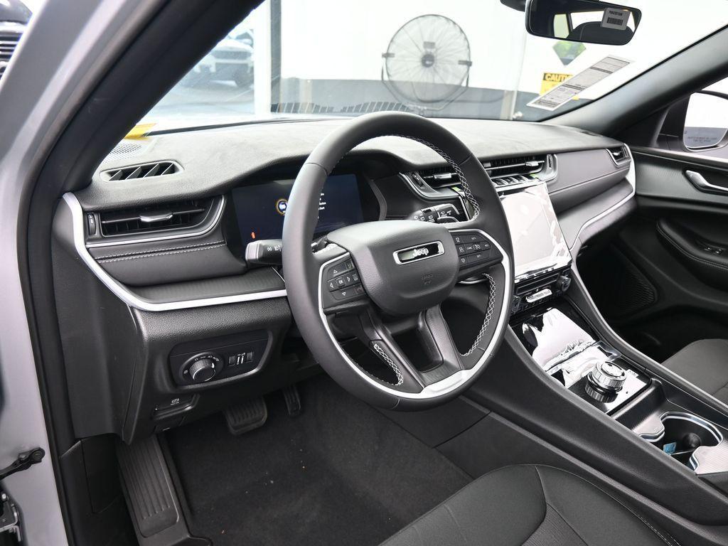 new 2025 Jeep Grand Cherokee car