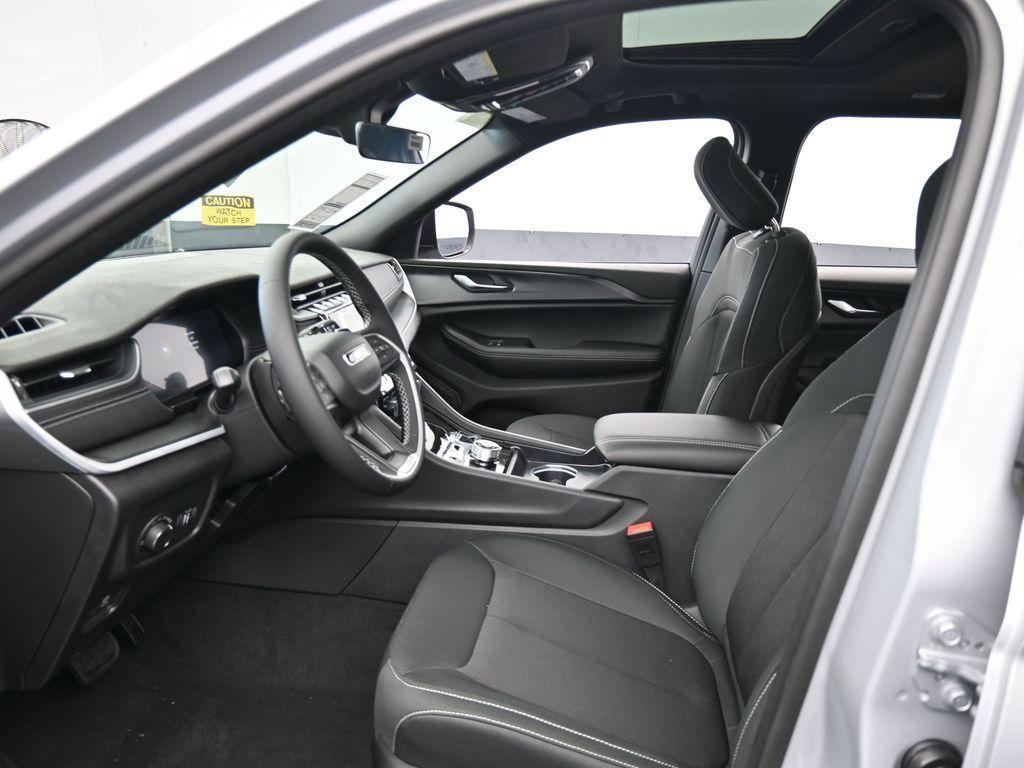 new 2025 Jeep Grand Cherokee car