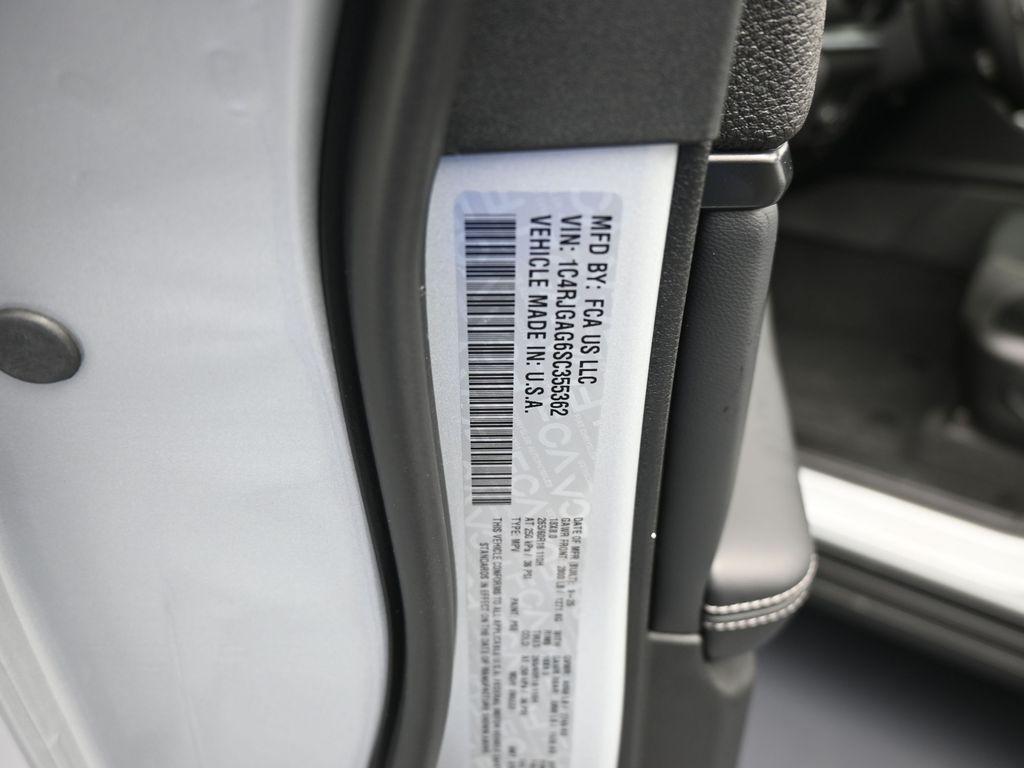 new 2025 Jeep Grand Cherokee car