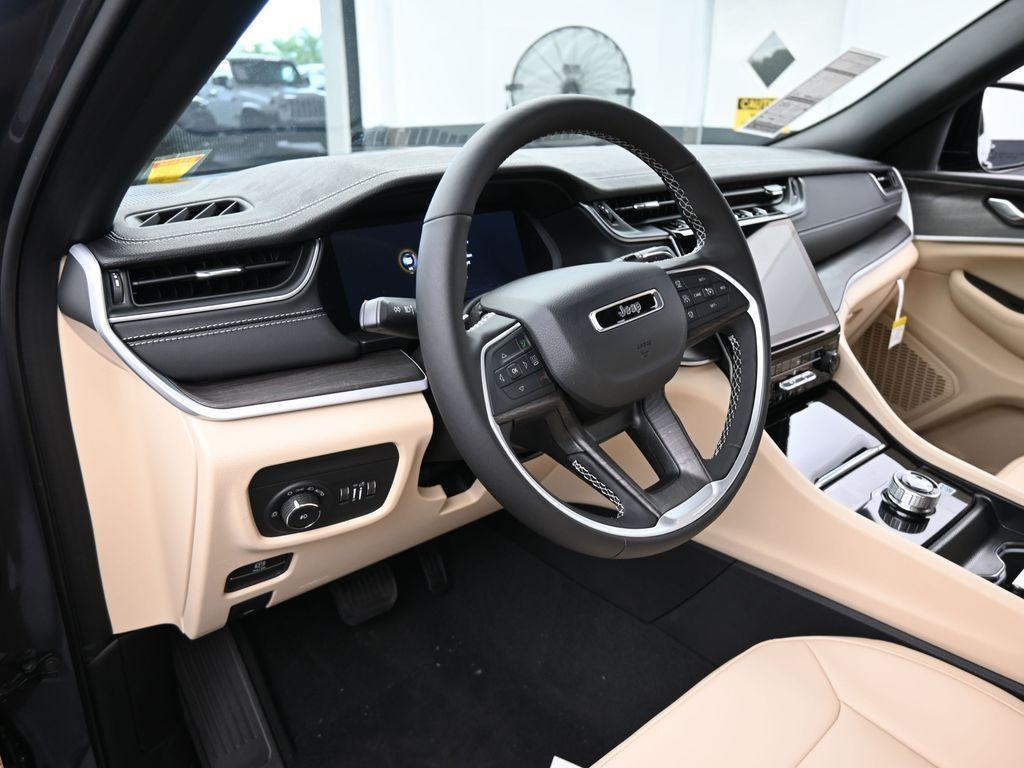 new 2025 Jeep Grand Cherokee car