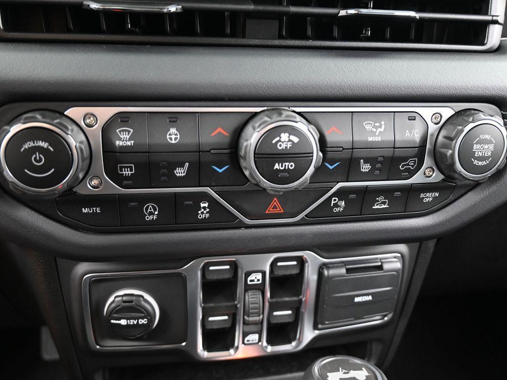 new 2025 Jeep Wrangler car