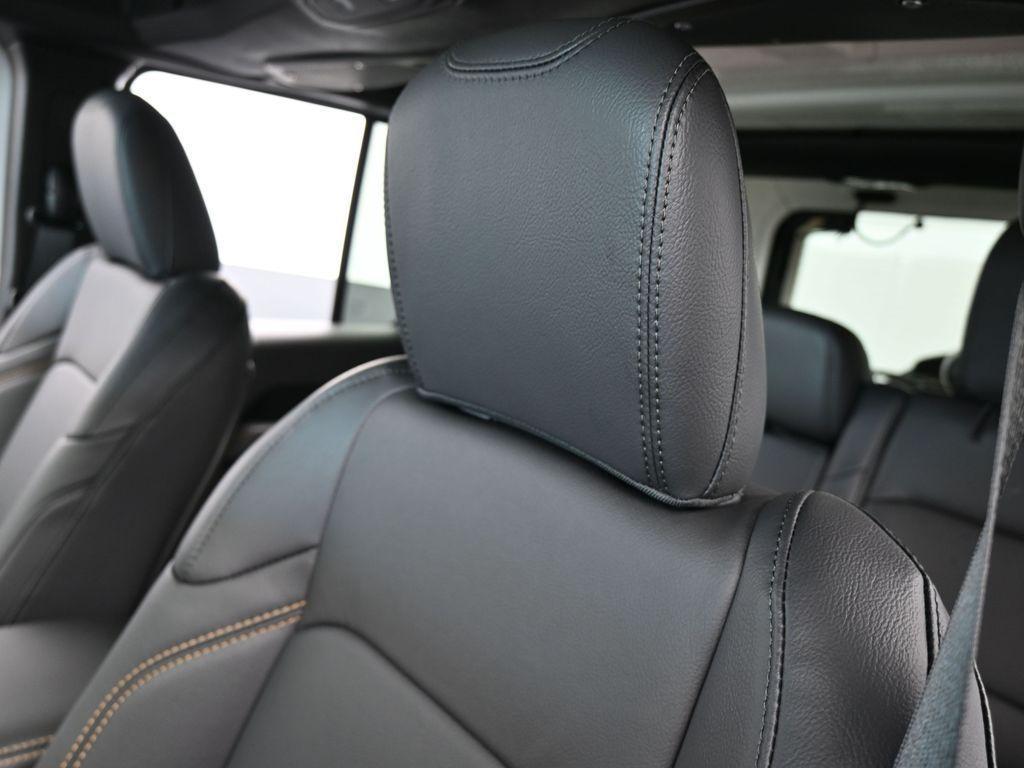 new 2025 Jeep Wrangler car