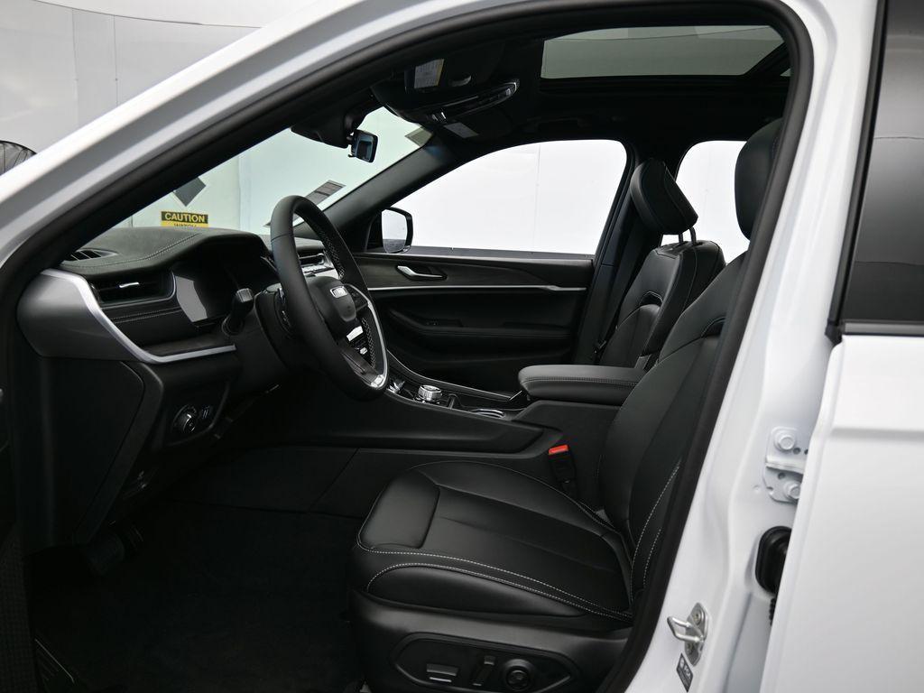 new 2025 Jeep Grand Cherokee car