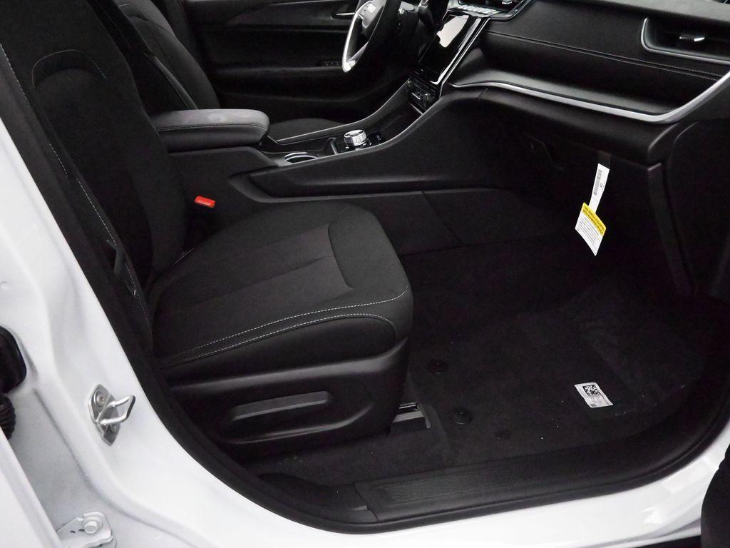 new 2024 Jeep Grand Cherokee L car, priced at $42,789
