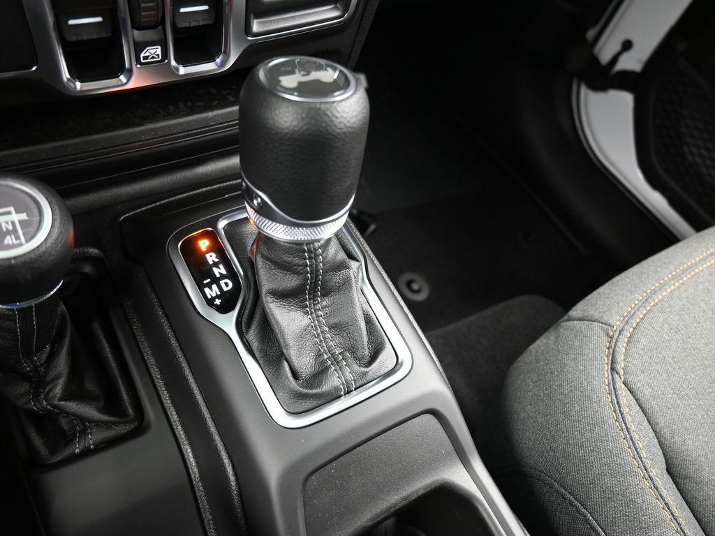 new 2025 Jeep Wrangler car