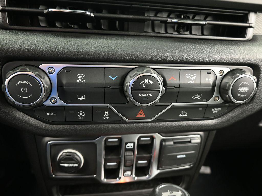 new 2025 Jeep Wrangler car