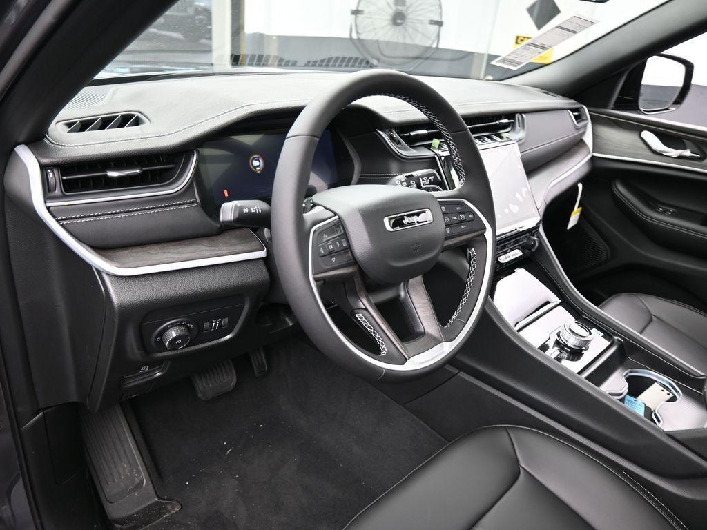 new 2025 Jeep Grand Cherokee L car