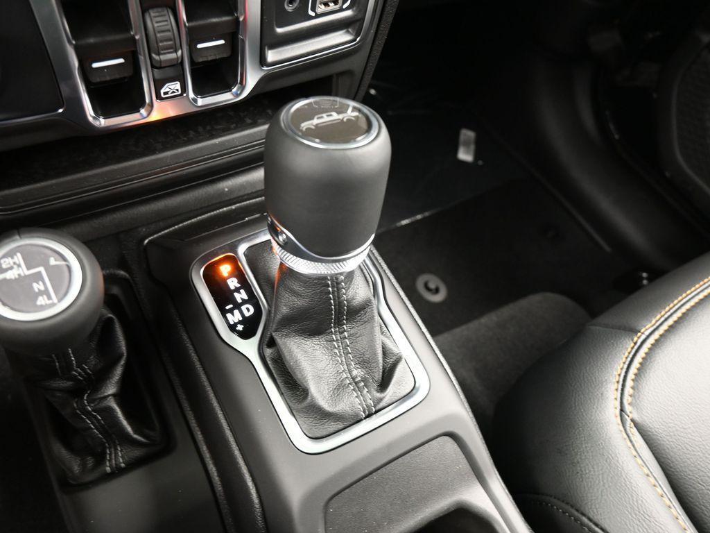 new 2025 Jeep Gladiator car
