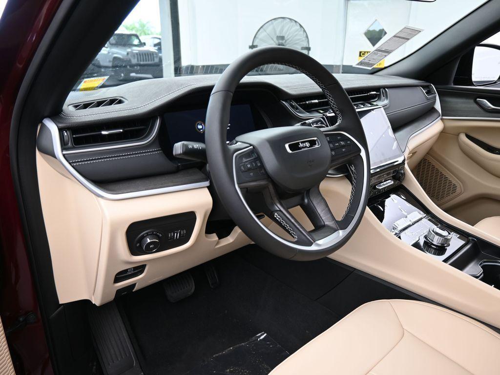 new 2025 Jeep Grand Cherokee car