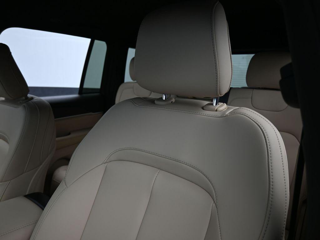 new 2025 Jeep Grand Cherokee car