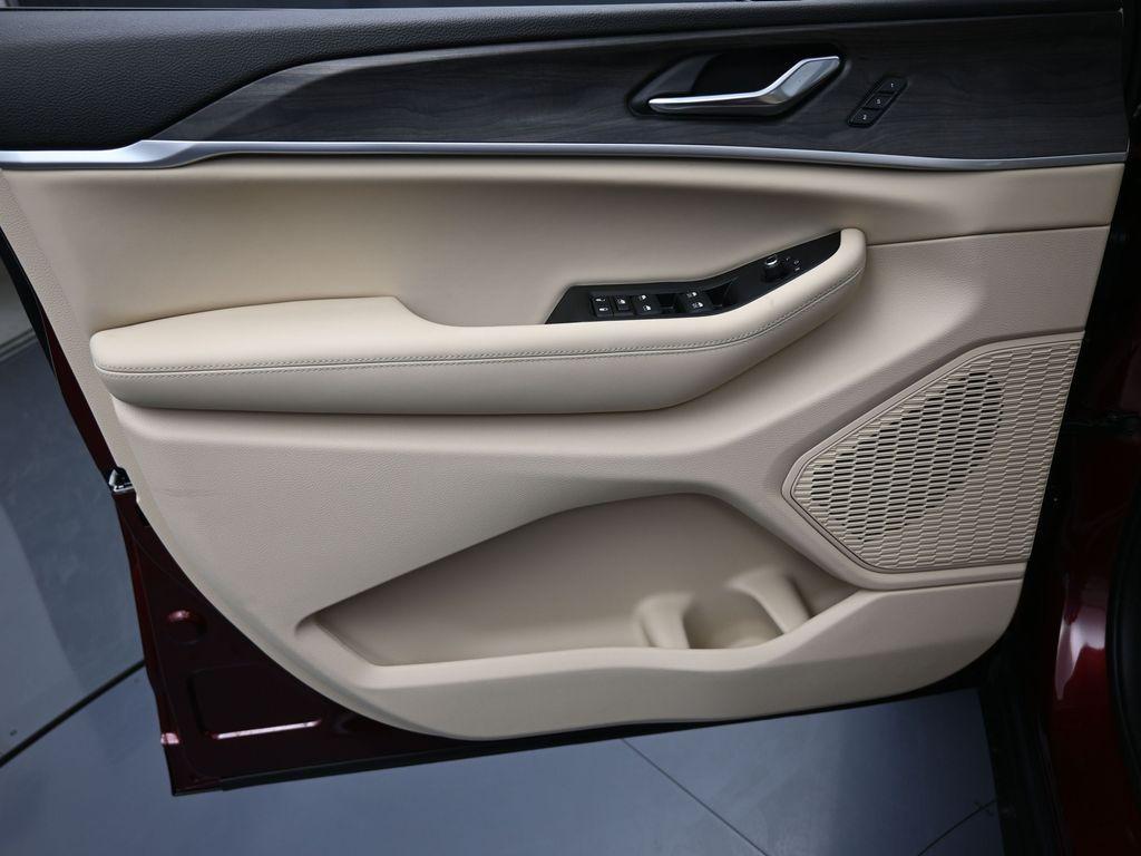 new 2025 Jeep Grand Cherokee car