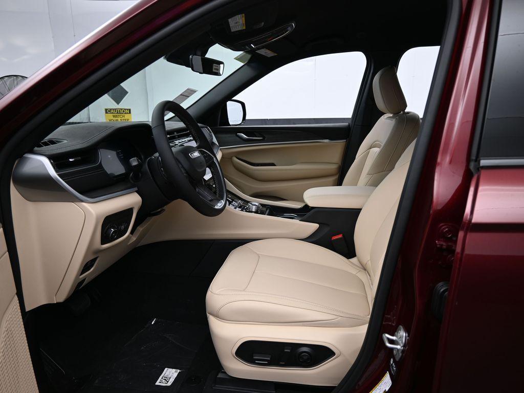 new 2025 Jeep Grand Cherokee car