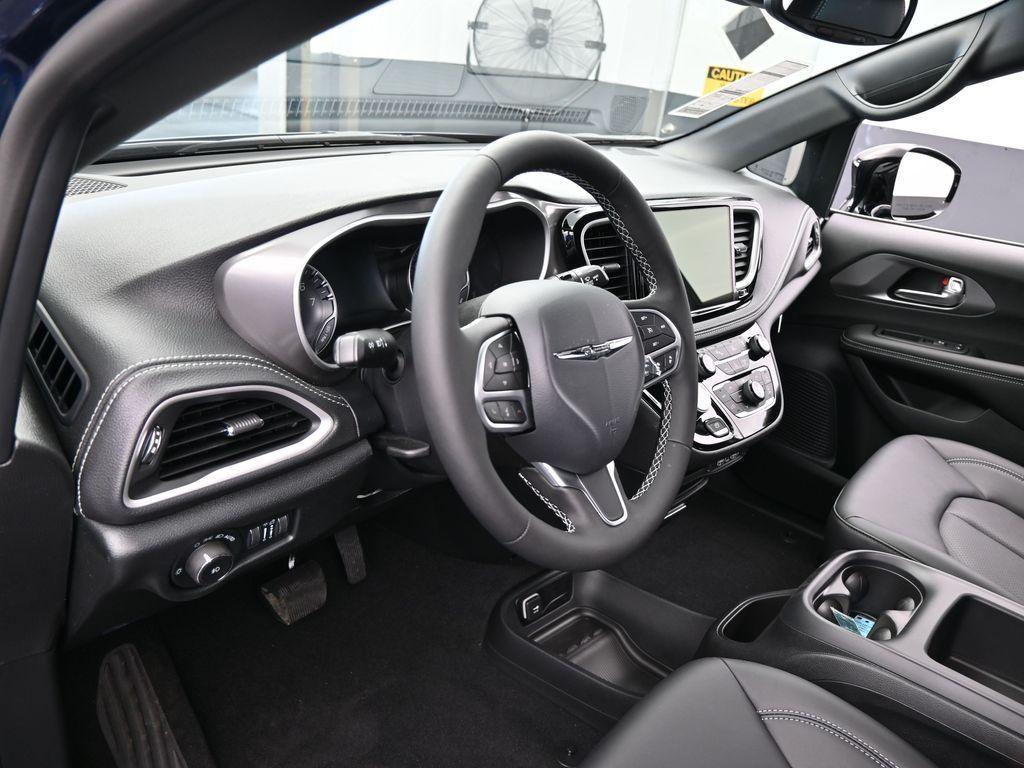 new 2025 Chrysler Pacifica car, priced at $42,020