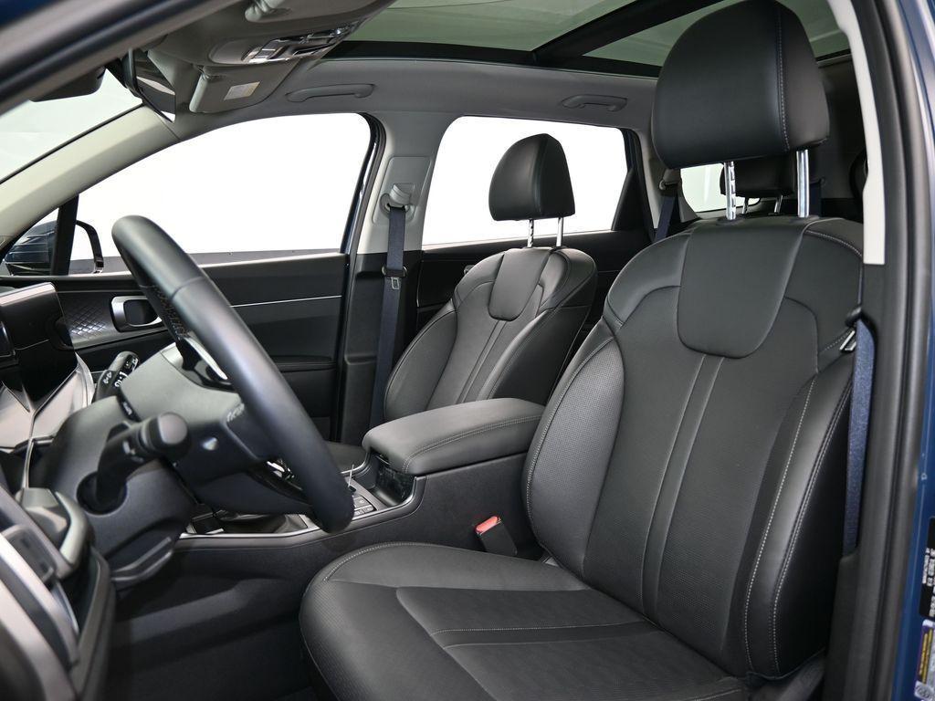 used 2024 Kia Sorento car, priced at $33,698