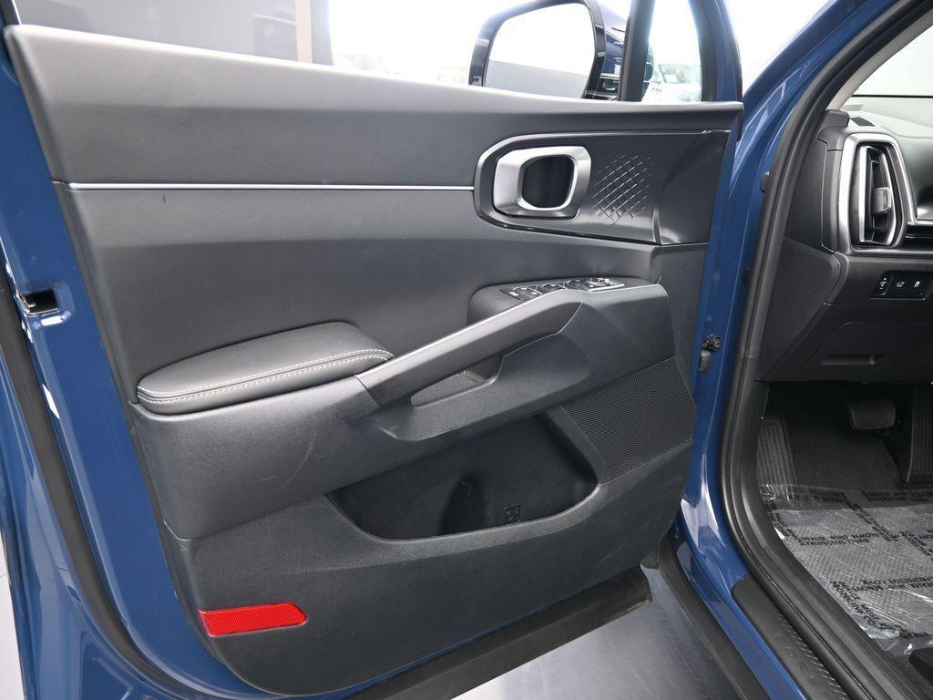 used 2024 Kia Sorento car, priced at $33,698